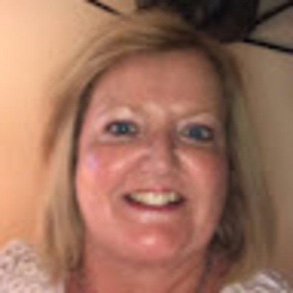 Meet your Posher, Sandy - Picture 1 of 1